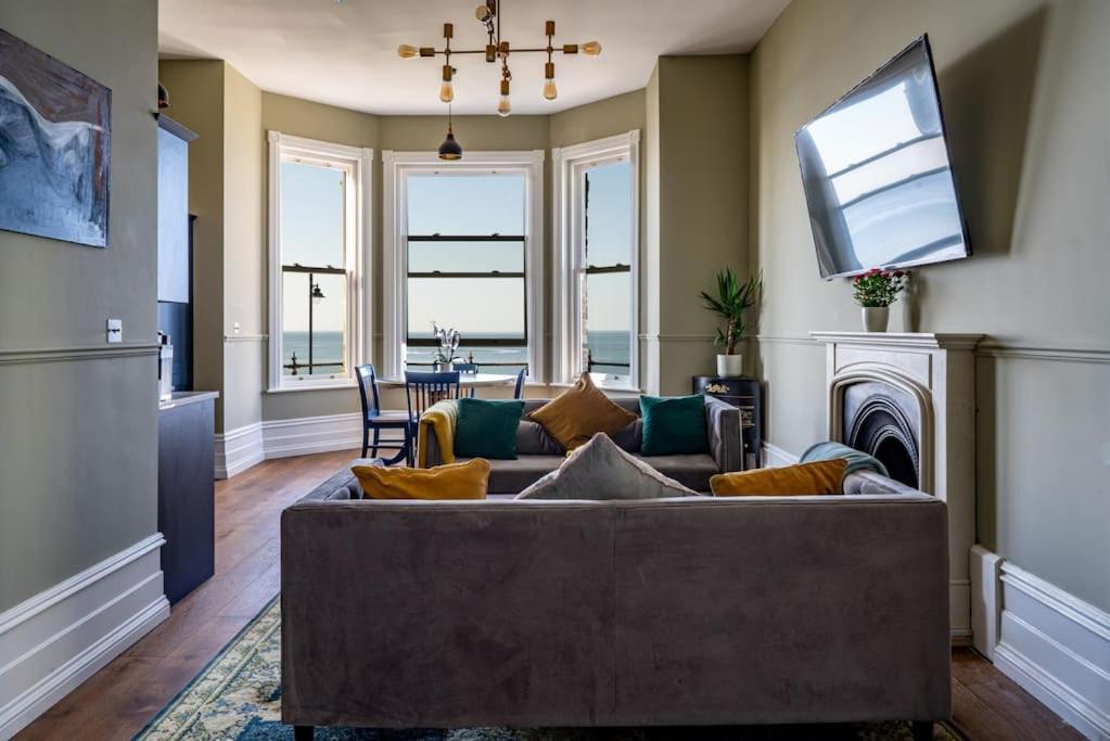 Beachfront Luxury Home With Spectacular Sea Views Herne Bay Exterior photo