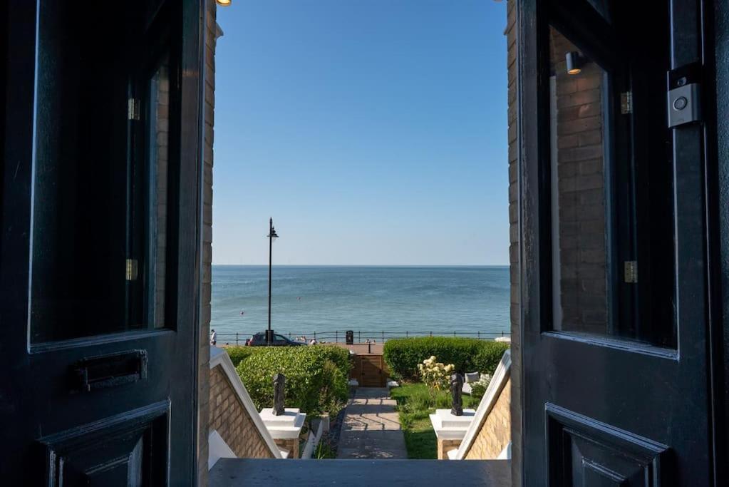Beachfront Luxury Home With Spectacular Sea Views Herne Bay Exterior photo